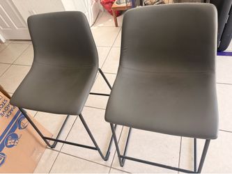 3 barstools