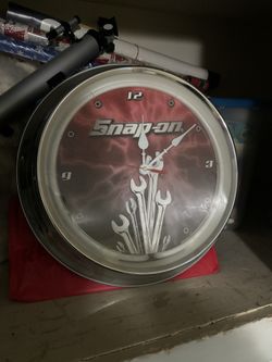 2012 Snap On Neon Light Clock