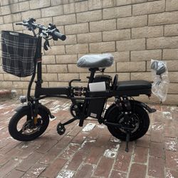 Folding electric bicycle