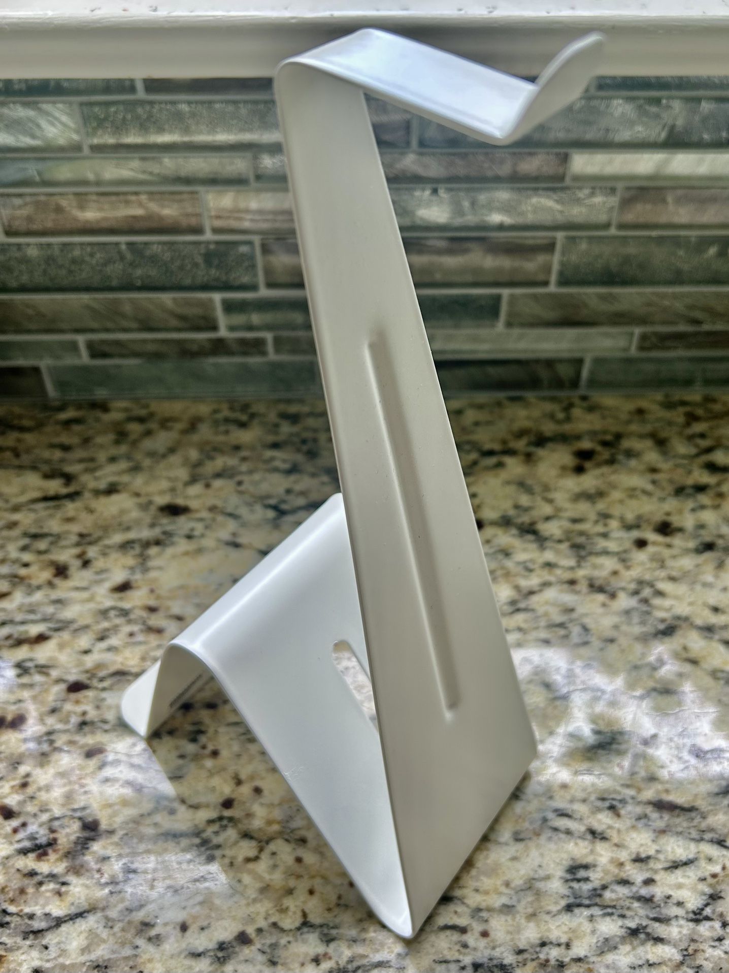 IKEA Mojlighet headphones and tablet stand