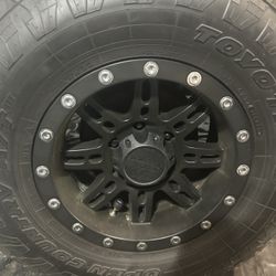 Perfect Condition - Pro  Comp Stryker 31 Wheels 16” Six Lug