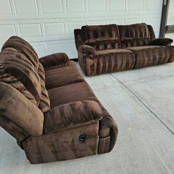 Like New* Super Plush Rich Brown Recliner Sofa Couch & Recliner Loveseat Set 