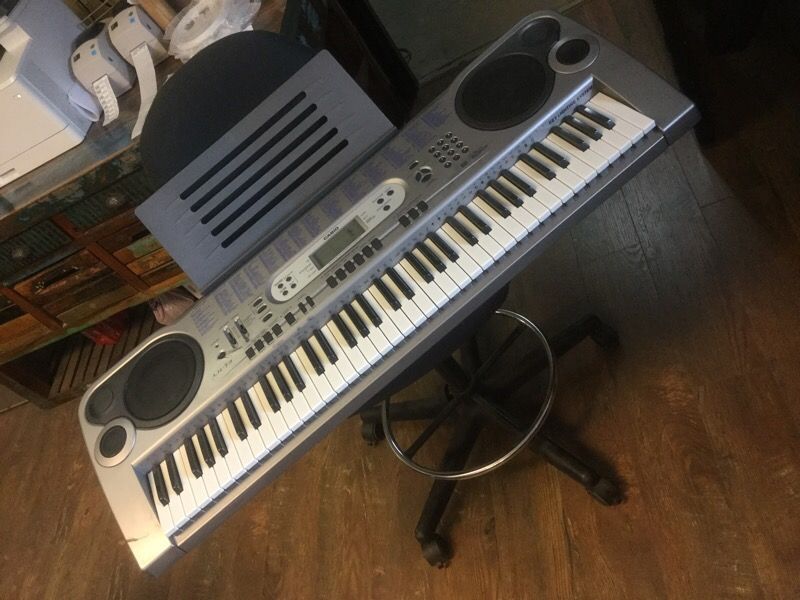 Casio LK-73 61 Key Keyboard