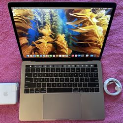 2018 MacBook Pro 13 inch Retina, 2.7 GHz i7, 8 GB RAM, 500 GB SSD.