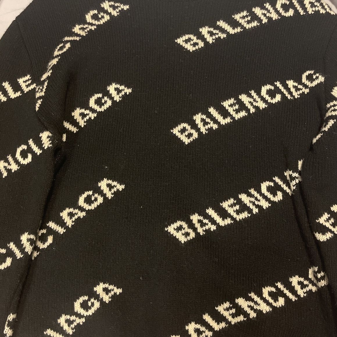 Balenciaga Sweater w matching hat