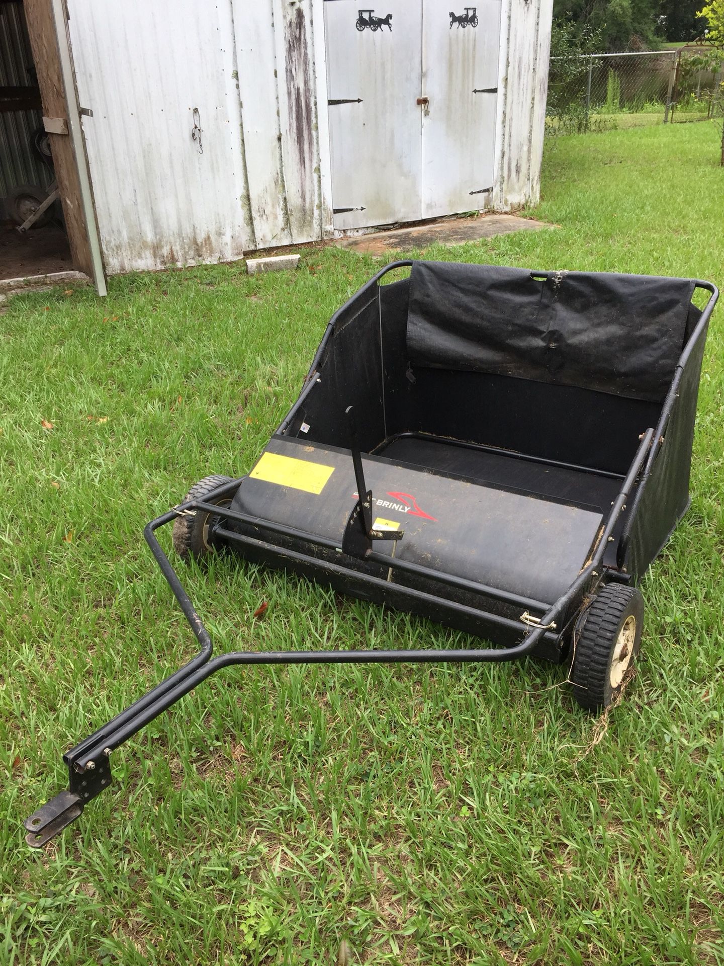 Lawn grooming equipment