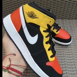Jordan 1 Mid Kids 