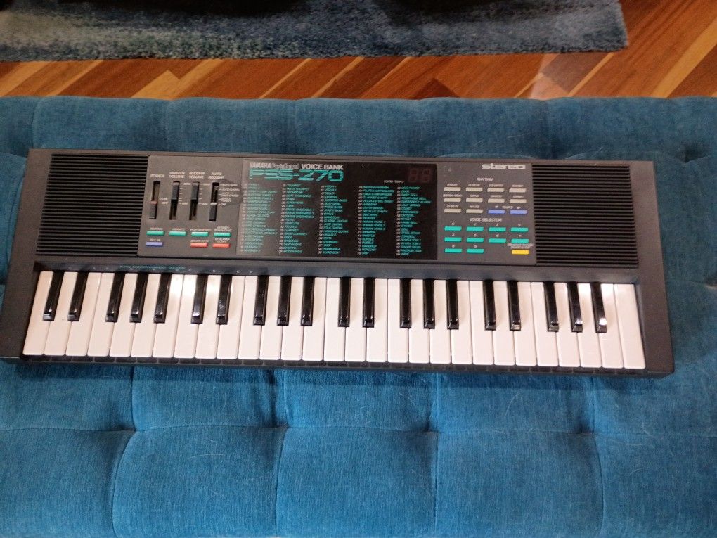 Yamaha Pss-270 Electronic Keyboard