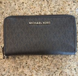 Michael Kors Zip-Around Wallet