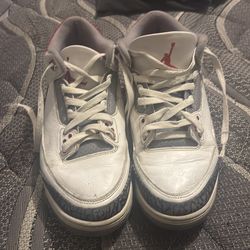 Jordan 3s white and fire red 8.5 Men