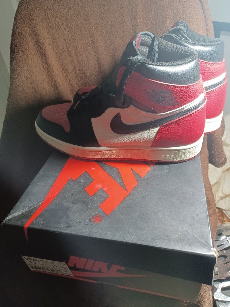 Jordan 1 High OG Bred Toe Size 10.5