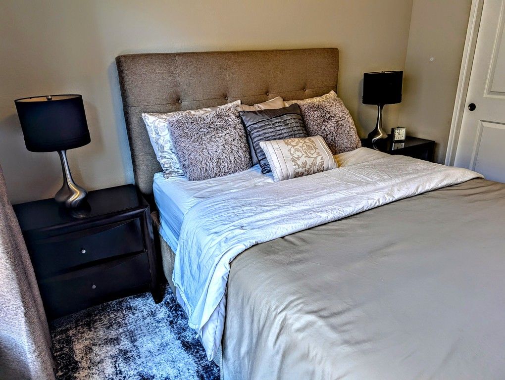Queen Bedroom Set