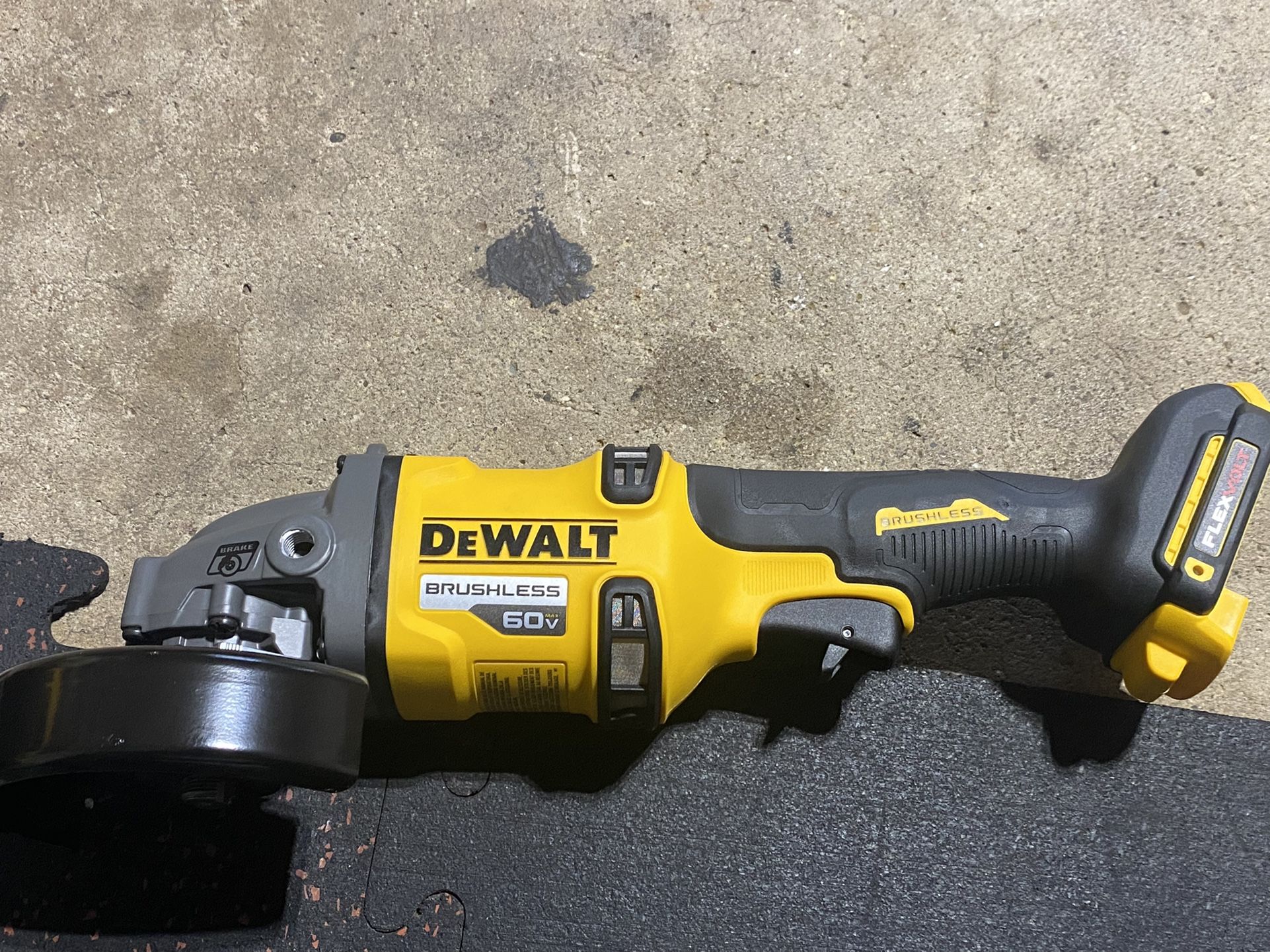 Dewalt Grinder 4-1/2”——-6”