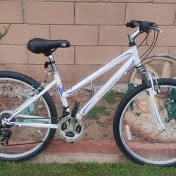 Bicycle women's 26"" excellent condition