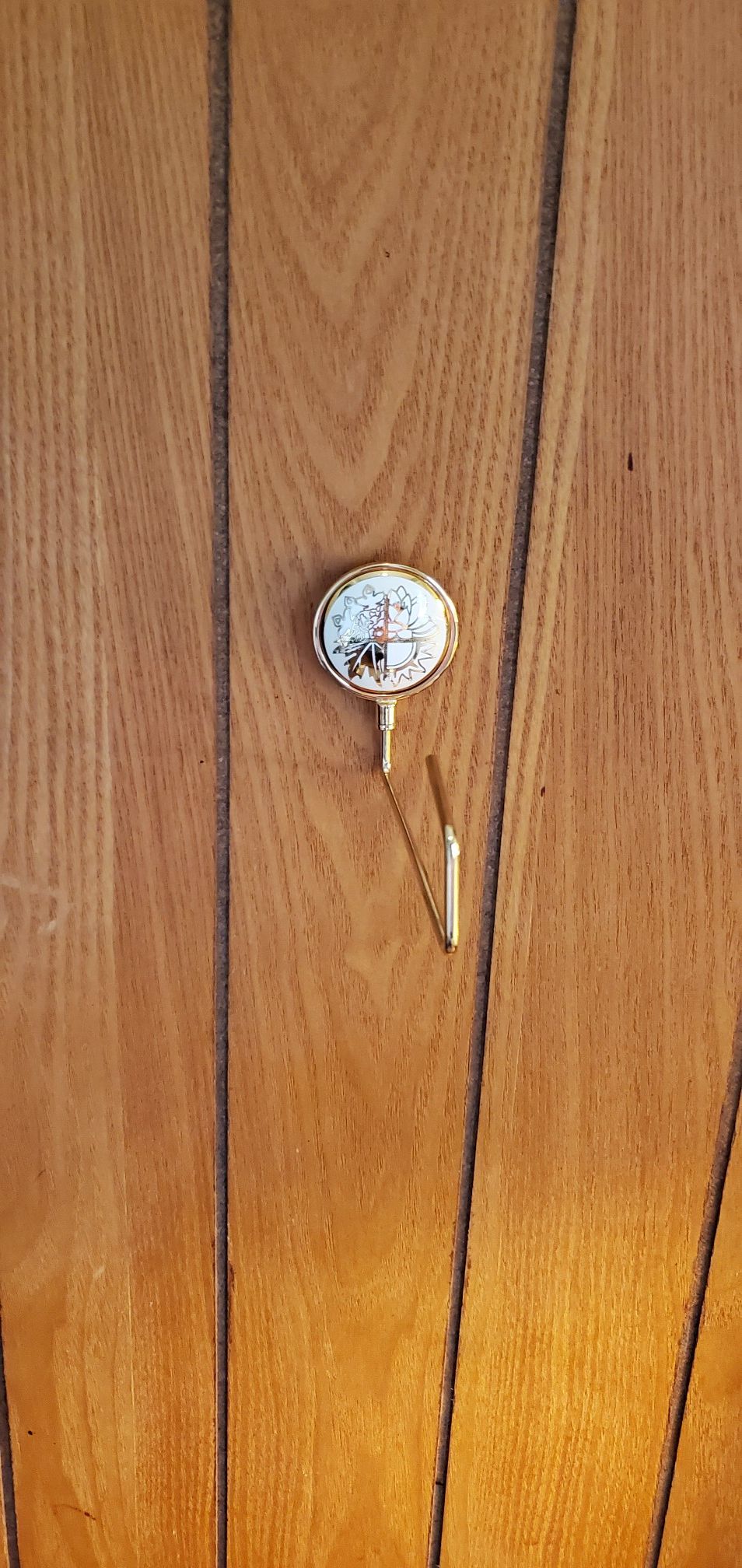 Unique swivel hook/hanger