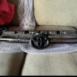 Toyota 5th Gen Front Grill (blacked Out Emblem)