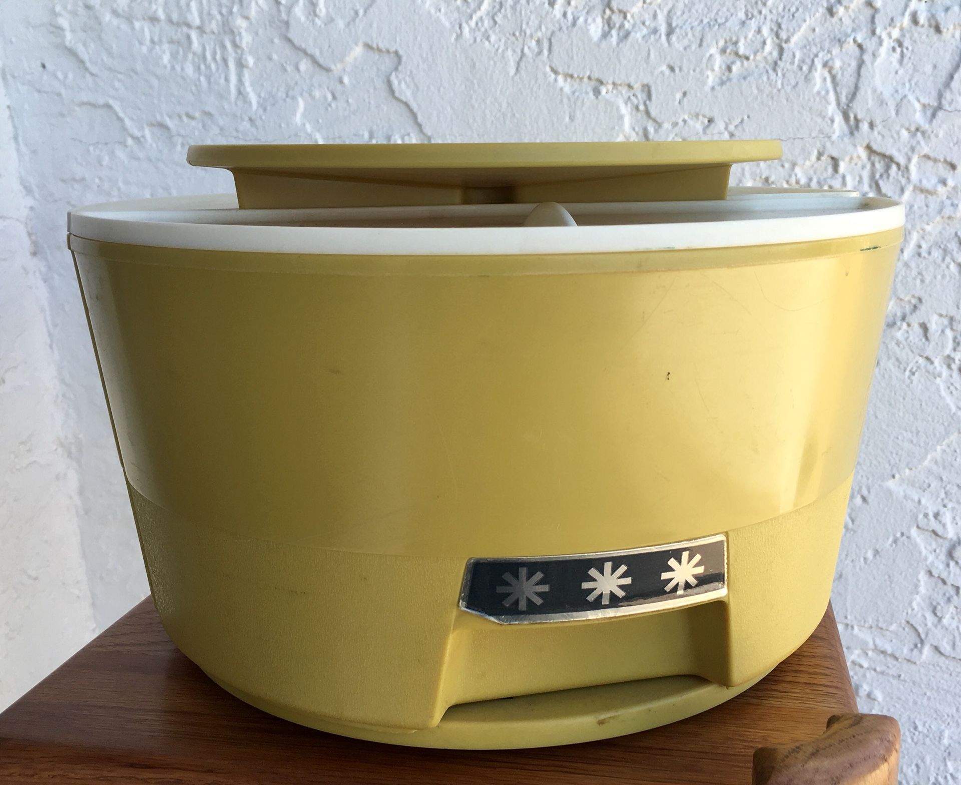 VINTAGE MID CENTURY Rubbermaid 2450 Lazy Susan Carousel Canister Set Gold