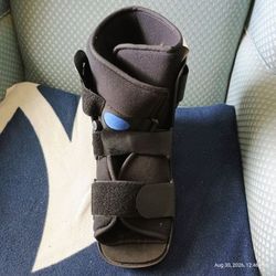 Short Air CAM Walking Boot / Fracture Cast - Size Medium (Fits Left or Right)
