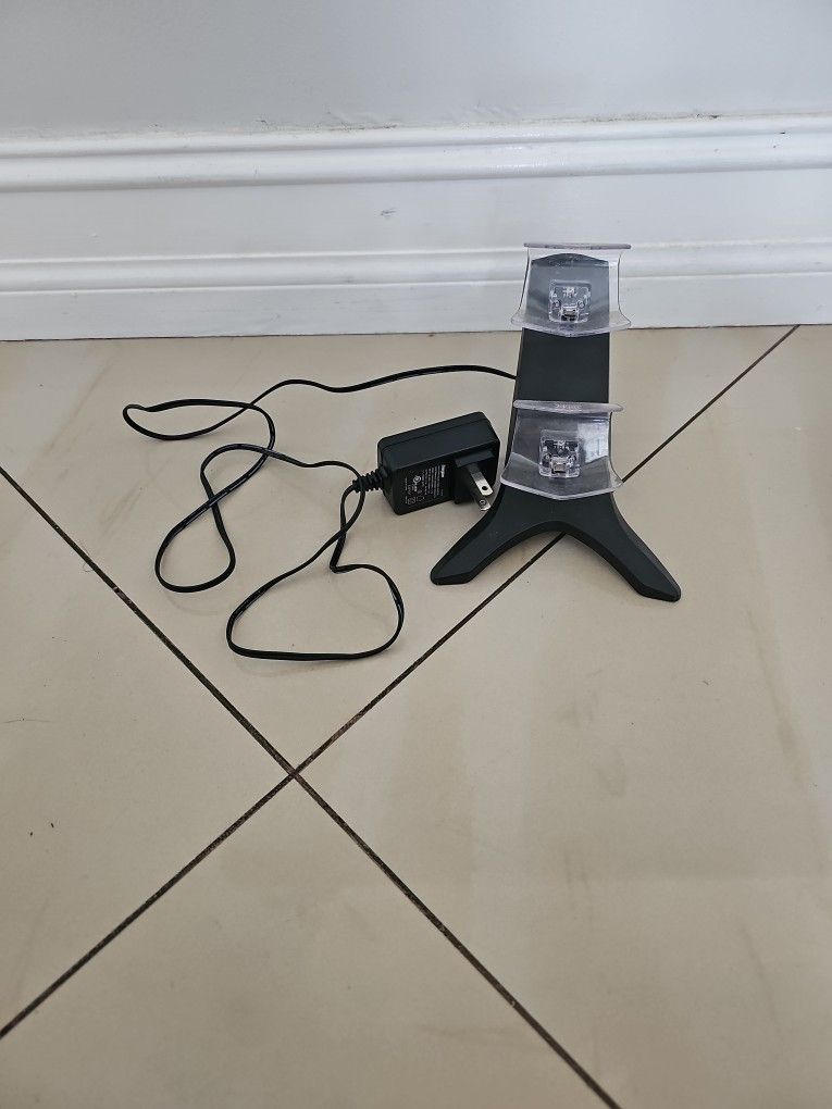 PS4 Controller storage and charger