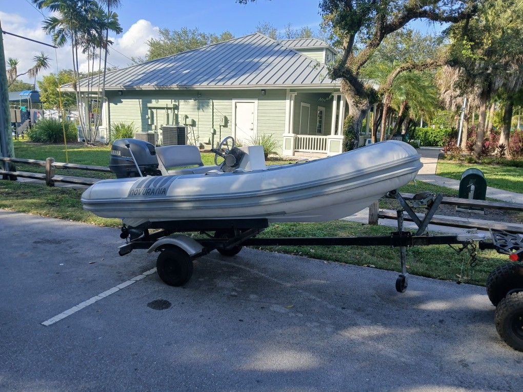 Inflatable Whit Hard Bottom Boat Totally Redone Whit 25hp 4 Stroke Yamaha Outboard Motor Whit Trailer