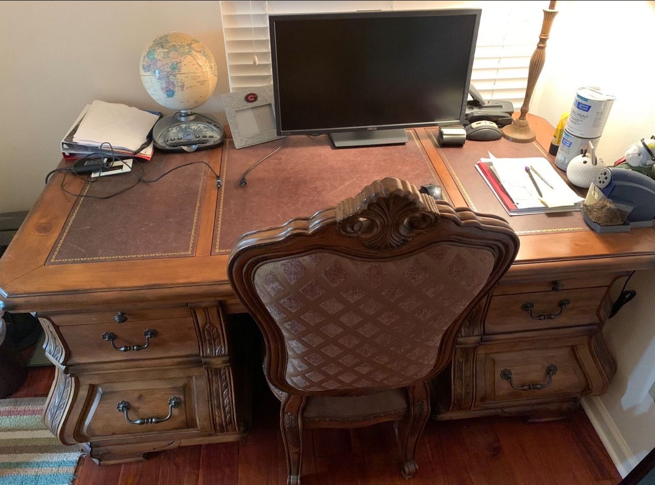 Office Desk - Solid Wood - Beautiful Craftsmanship