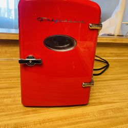 Frigidaire 6-Can Retro Mini Fridge Cooler - Red