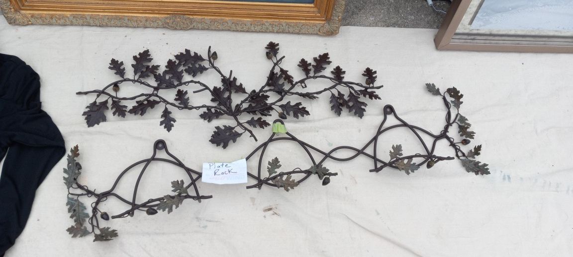 3 Plate Oak Leaf Acorn Metal Rack And Hanging Decoration