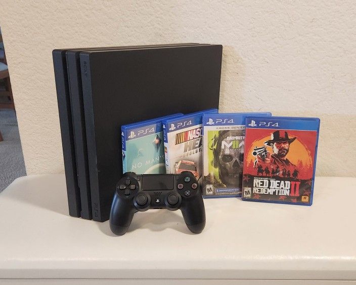 Mint PS4 PRO w/ Games Playstation