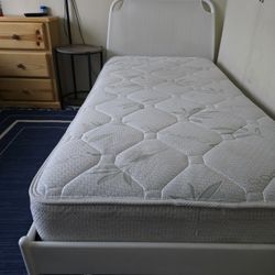 Twin Bed.   Cama Individual 