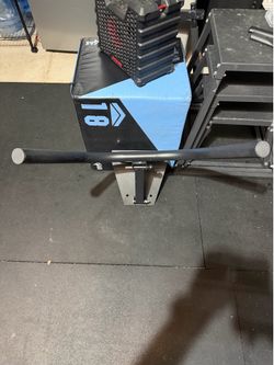 Wall mounted dip bar