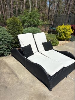 Dual outdoor lounger