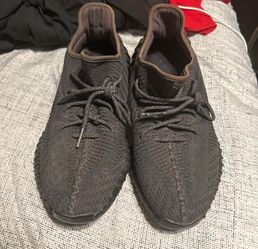 Yeezy v2 triple black size 12 M
