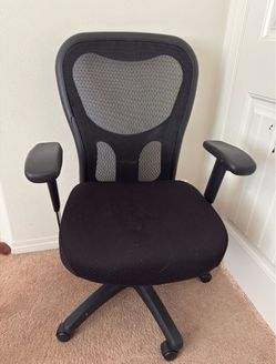 Black Mesh Back Office Chair with Armrests