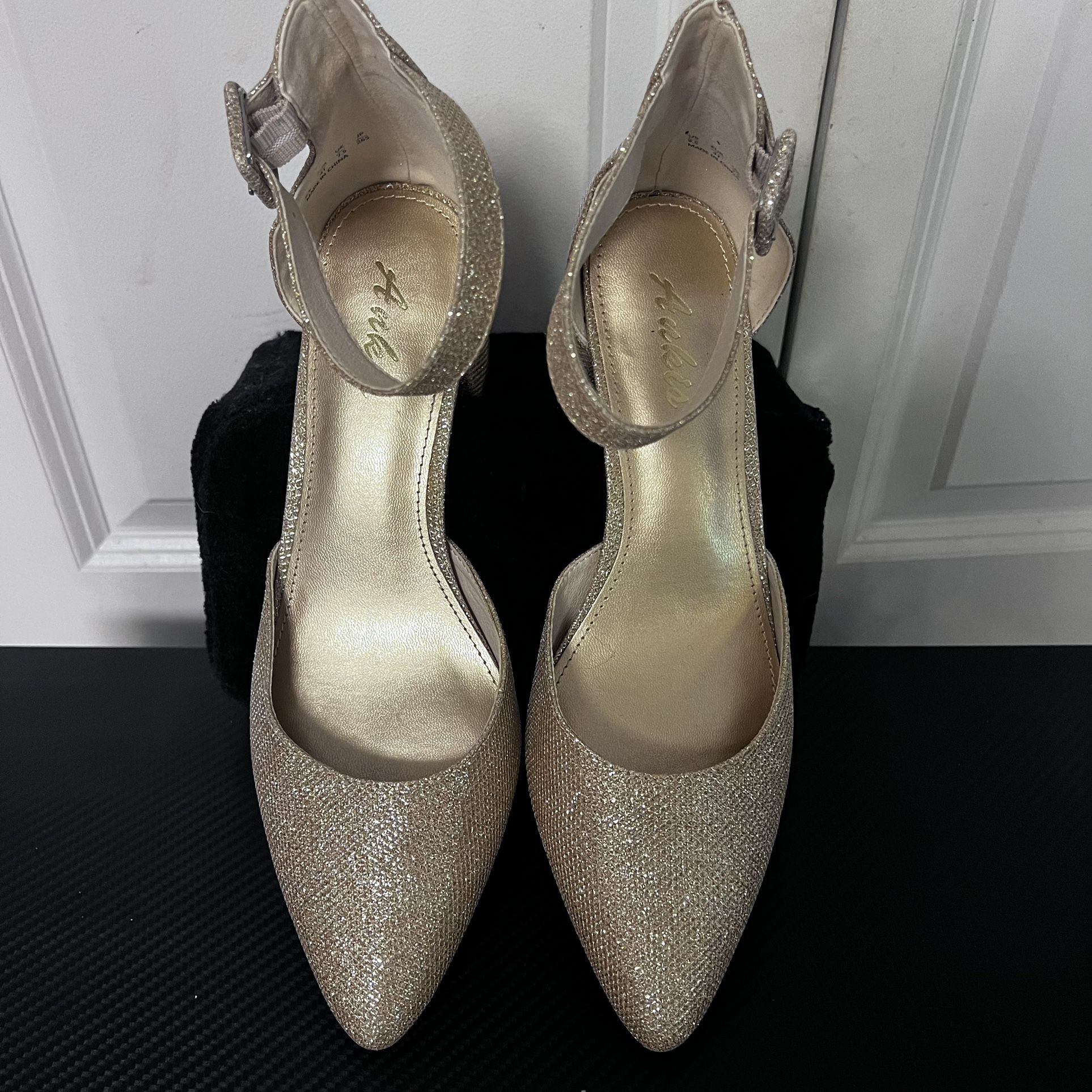 Ankis Closed Toe Chunky Heels Gold Glitter Ankle Strap Womens Size 9.5