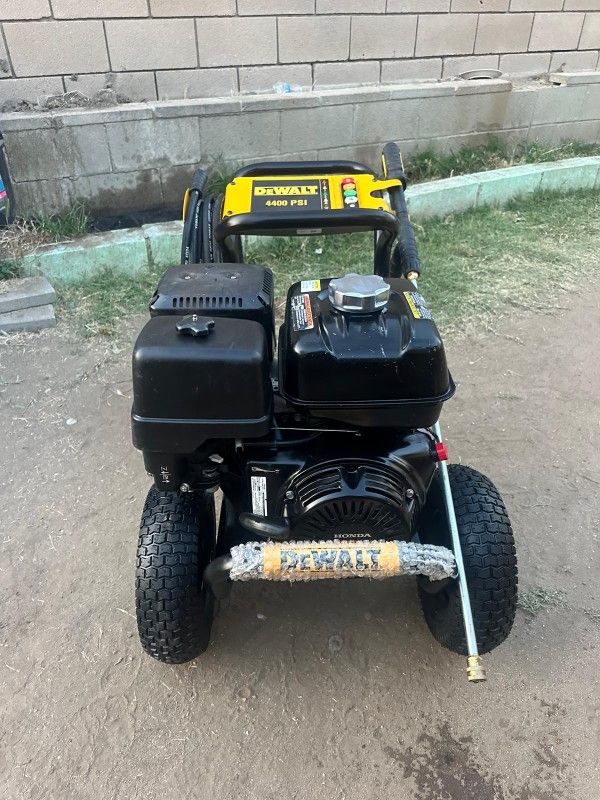 4400 PSI 4.0 GPM Cold Water Gas Pressure Washer with HONDA GX390 Engine