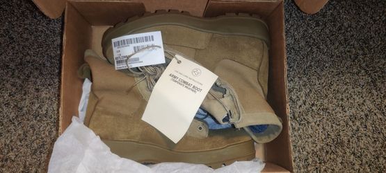 Army Combat Boots Altama 10.5 Coyote tan (unused, in box)