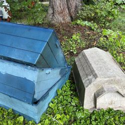Dog Houses 
