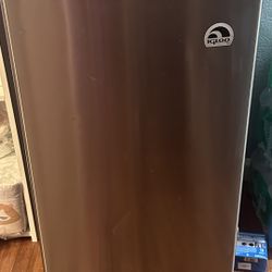 Igloo Mini Fridge 