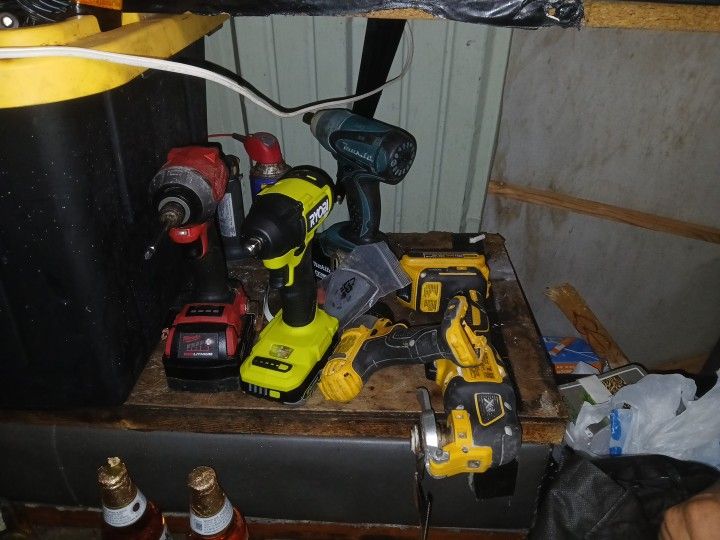 Power Tools And Batteries 