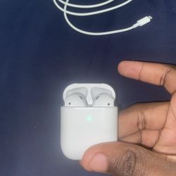  AirPods With Wireless Charging Case 