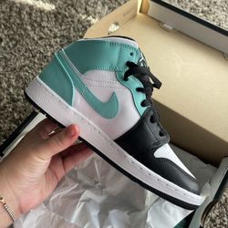 Jordan Mid
