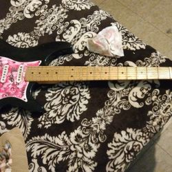  Behringer Electric Guitar