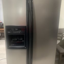 Whirpool Fridge Side By Side Working Good 