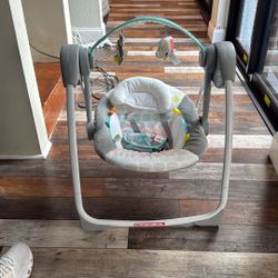 FREE BABY SWING WITHOUT BOX ALMOST BRANF NEW 