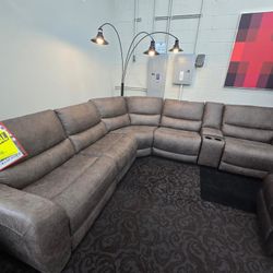 Power Reclining Sectional 