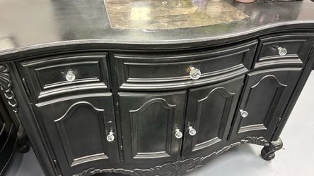 Hair salon station / dresser’s