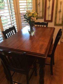 Table with 4 chairs