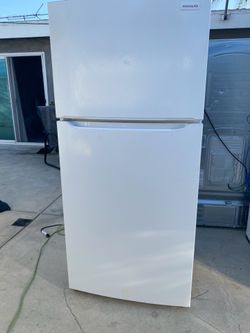 Frigidaire beautiful white refrigerator looks like new  everything works perfectly first come first served