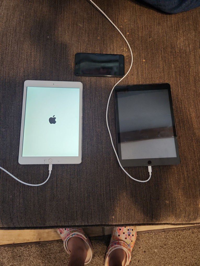Apple products for sale (ipad & iphone)