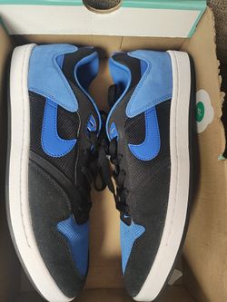 New Men's Nike Dunk Low Size 11.5. New In Box Never Worn Without Top